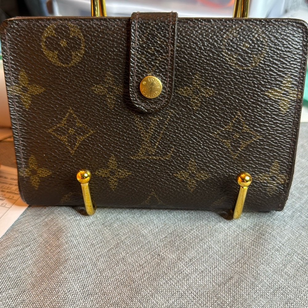 LV Kisslock